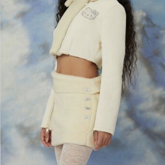 Forever 21 x Hello Kitty - XS Cream Cropped Jacket and Skirt Set with Shearling - Picture 4 of 6